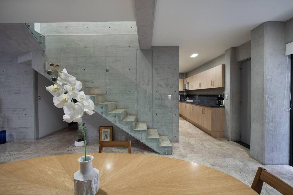 La Condesa: Spacious Two-story With Terrace For 8 Apartment Mexico City