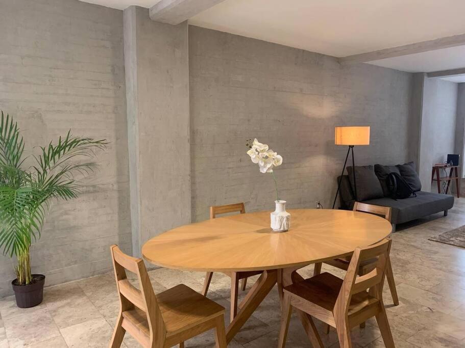 Apartment La Condesa: Spacious Two-story With Terrace For 8