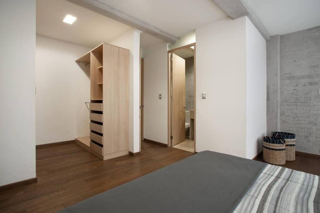 La Condesa: Spacious Two-story With Terrace For 8 Apartment Mexico City