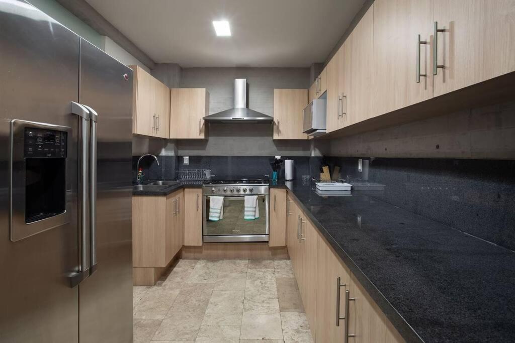 Apartment La Condesa: Spacious Two-story With Terrace For 8 Mexico City