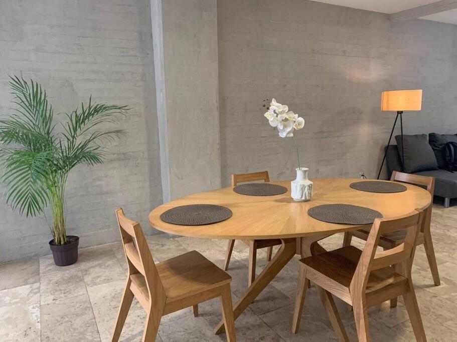 La Condesa: Spacious Two-story With Terrace For 8 Mexico City
